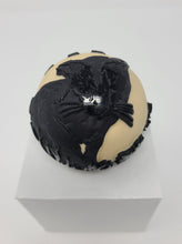 Load image into Gallery viewer, Cameo Paperweight "Hunter"