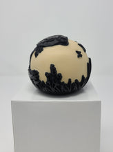 Load image into Gallery viewer, Cameo Paperweight "Hunter"
